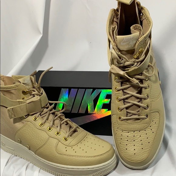 Special Field Air Force 1 Mid 9
917753200
160.00 - Picture 4 of 9